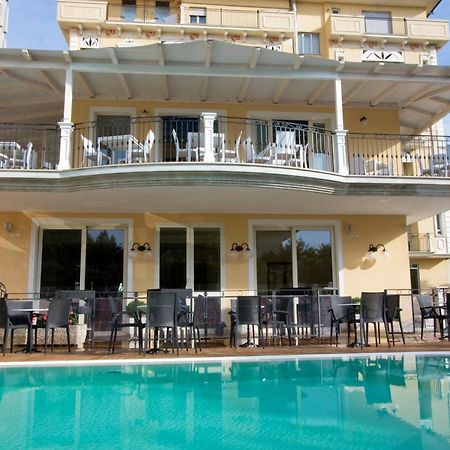 Hotel Mocambo Piscina E Spiaggia San Benedetto del Tronto Exteriör bild