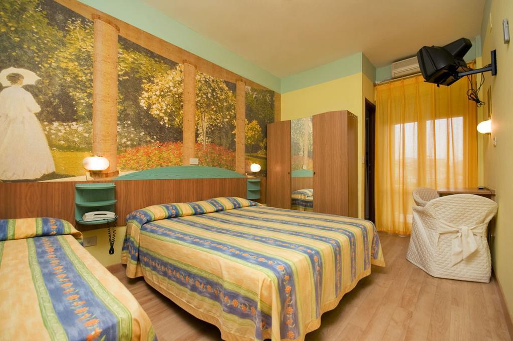 Hotel Mocambo Piscina E Spiaggia San Benedetto del Tronto Exteriör bild
