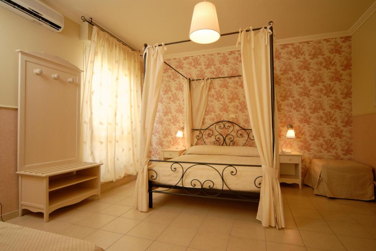 Hotel Mocambo Piscina E Spiaggia San Benedetto del Tronto Exteriör bild