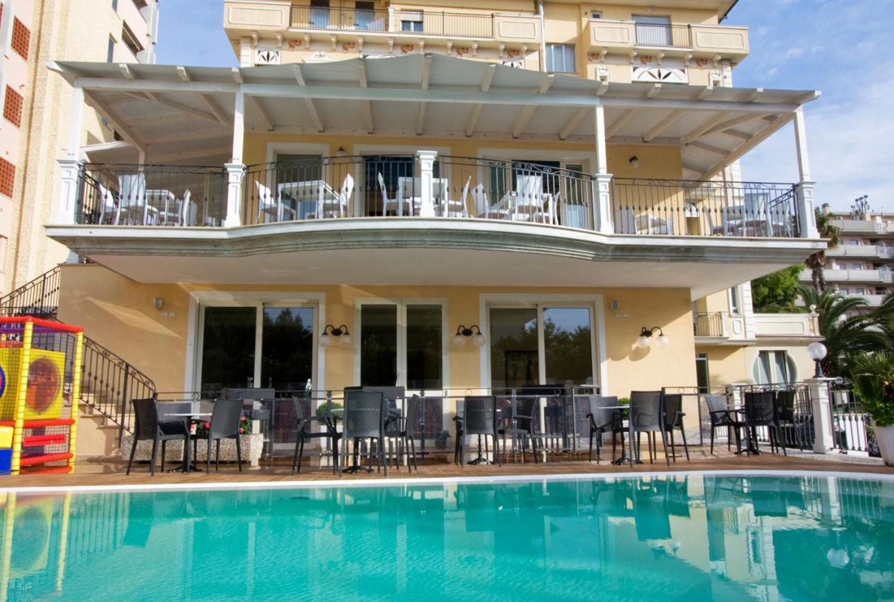 Hotel Mocambo Piscina E Spiaggia San Benedetto del Tronto Exteriör bild
