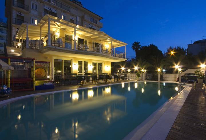 Hotel Mocambo Piscina E Spiaggia San Benedetto del Tronto Exteriör bild
