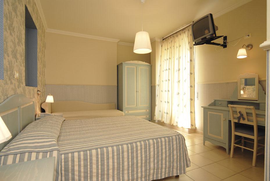 Hotel Mocambo Piscina E Spiaggia San Benedetto del Tronto Exteriör bild