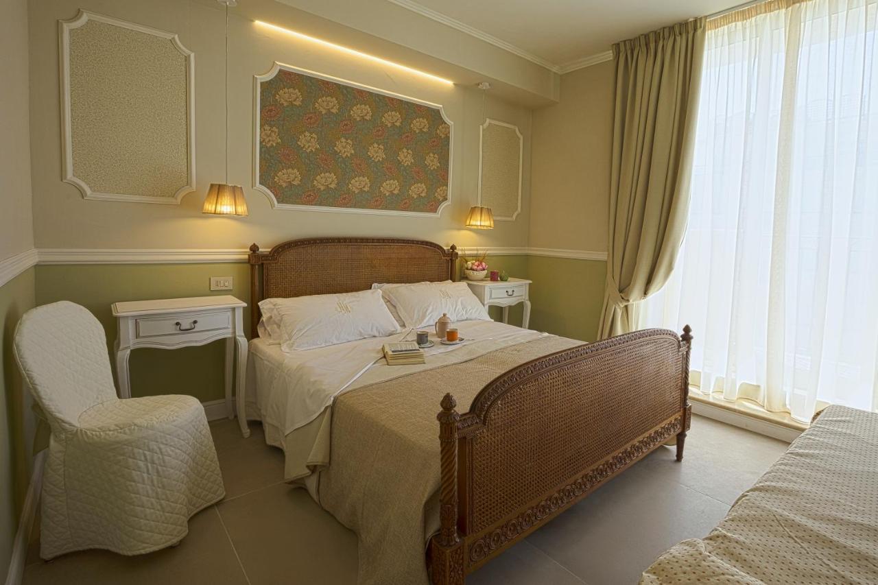 Hotel Mocambo Piscina E Spiaggia San Benedetto del Tronto Exteriör bild
