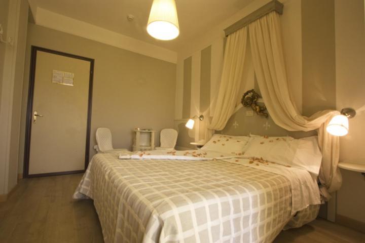 Hotel Mocambo Piscina E Spiaggia San Benedetto del Tronto Exteriör bild